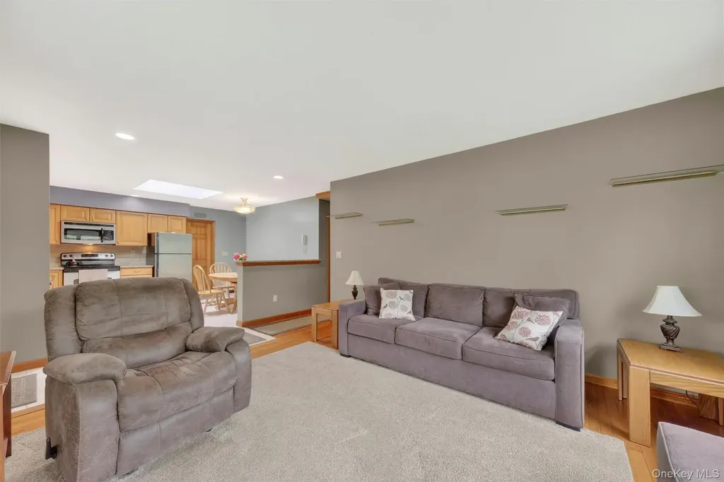8 Meadow Court Carmel NY 10512