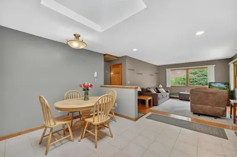 8 Meadow Court Carmel NY 10512