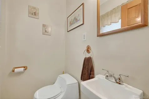 8 Meadow Court Carmel NY 10512