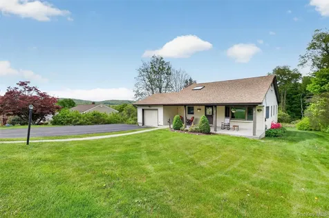 8 Meadow Court Carmel NY 10512