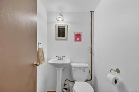 8 Meadow Court Carmel NY 10512