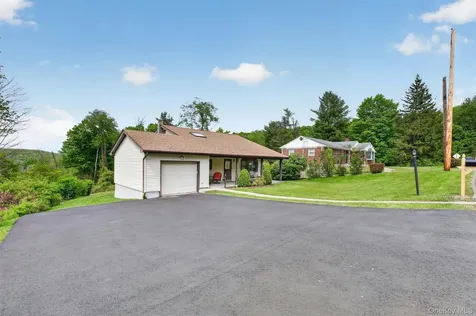 8 Meadow Court Carmel NY 10512