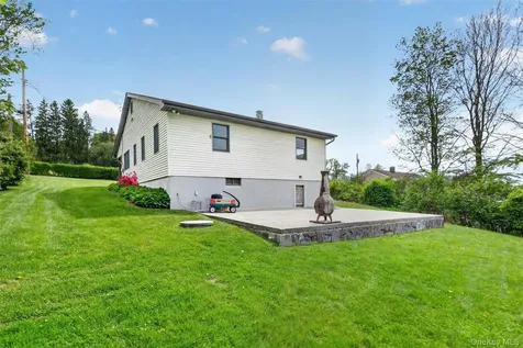 8 Meadow Court Carmel NY 10512