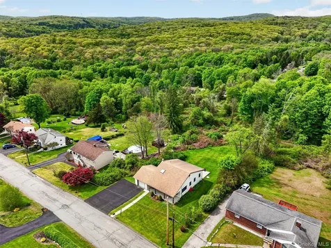 8 Meadow Court Carmel NY 10512