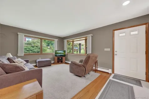8 Meadow Court Carmel NY 10512