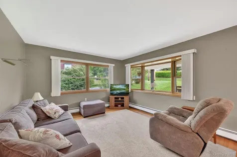 8 Meadow Court Carmel NY 10512