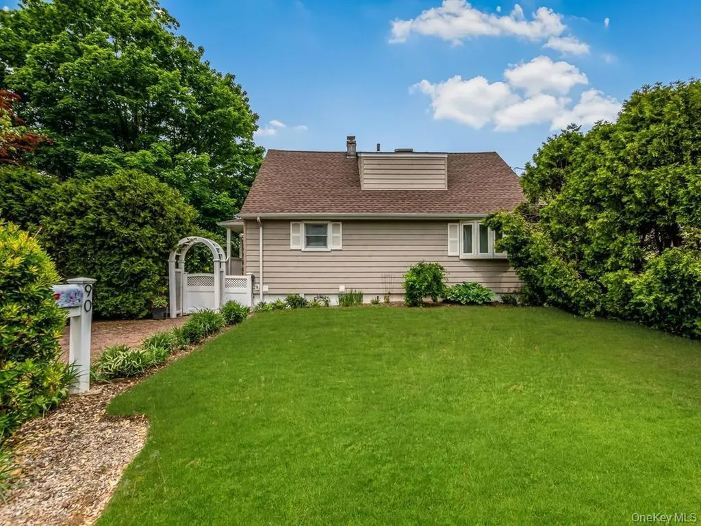 90 Remsen Circle Yonkers NY 10710