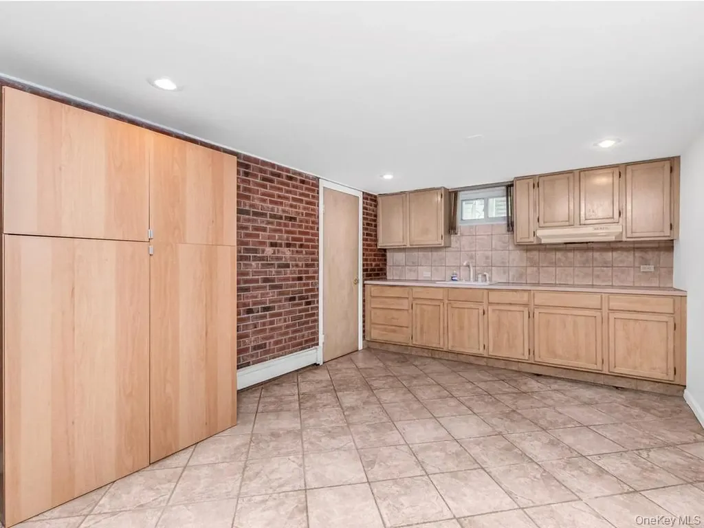 90 Remsen Circle Yonkers NY 10710