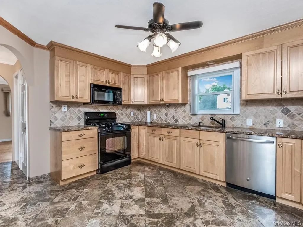 90 Remsen Circle Yonkers NY 10710