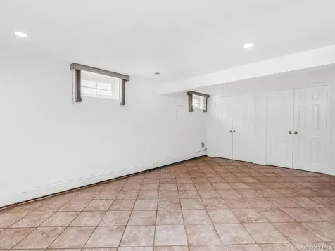 90 Remsen Circle Yonkers NY 10710