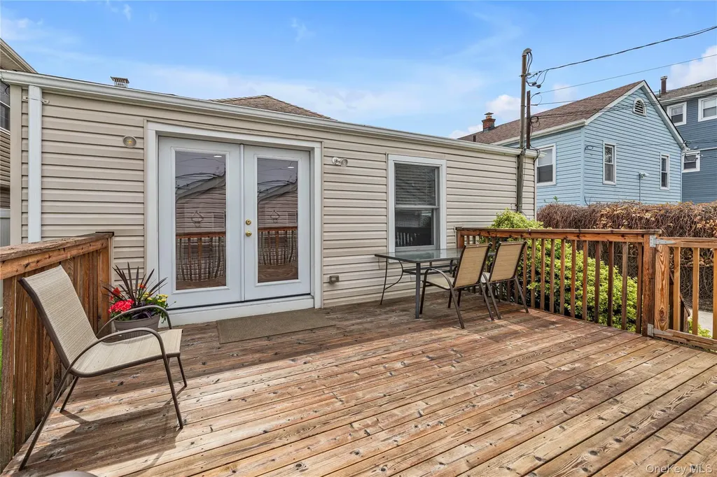 347 E Pine Street Long Beach NY 11561