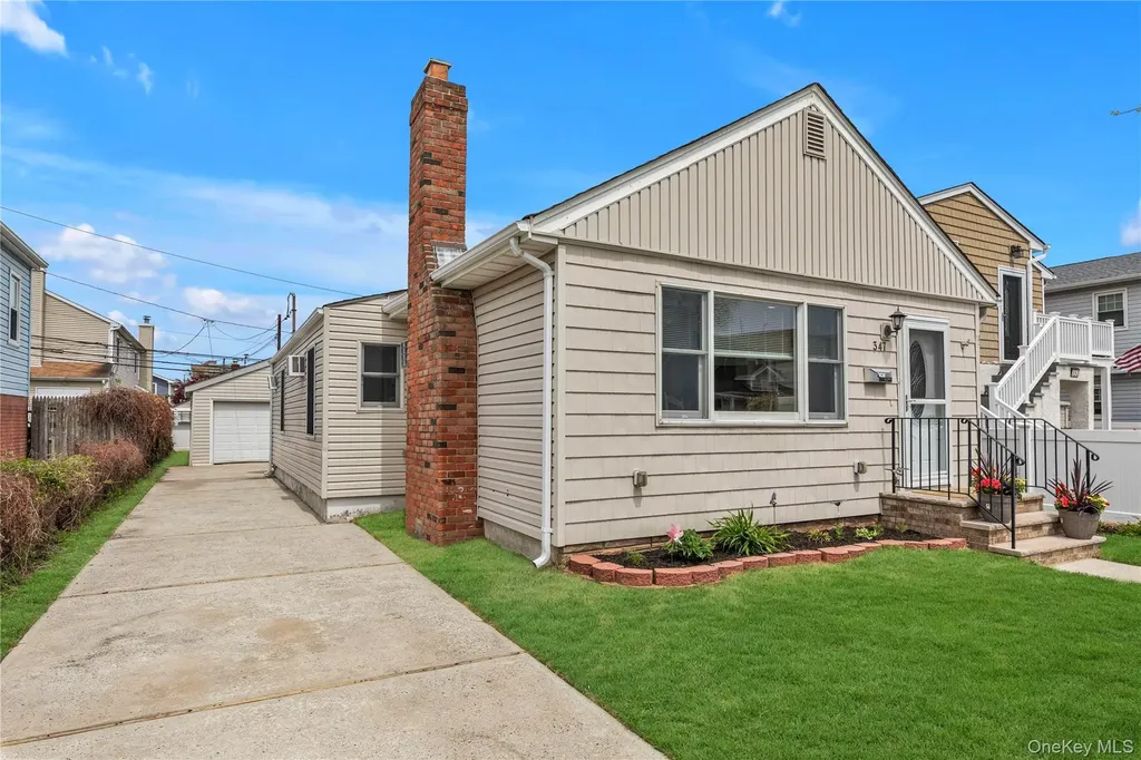 347 E Pine Street Long Beach NY 11561