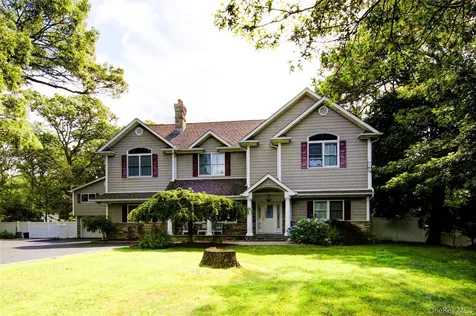 97 Chestnut Street Mount Sinai NY 11766