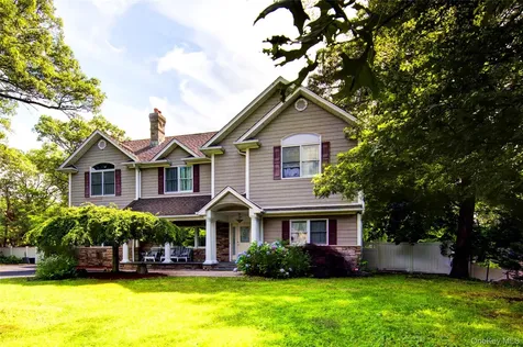 97 Chestnut Street Mount Sinai NY 11766