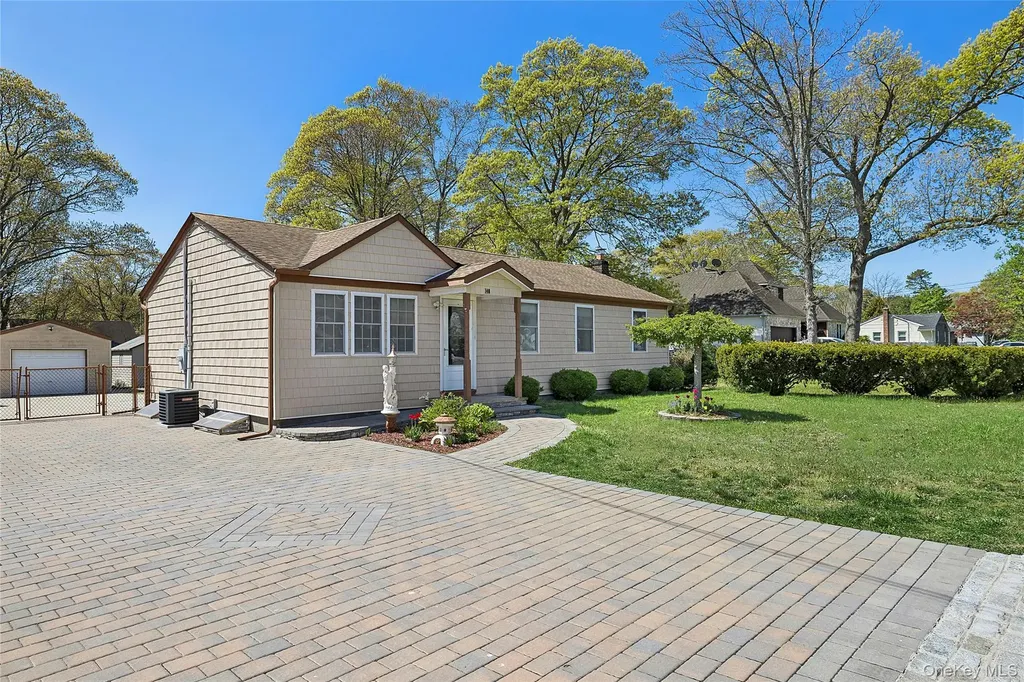140 Poplar Street Central Islip NY 11722