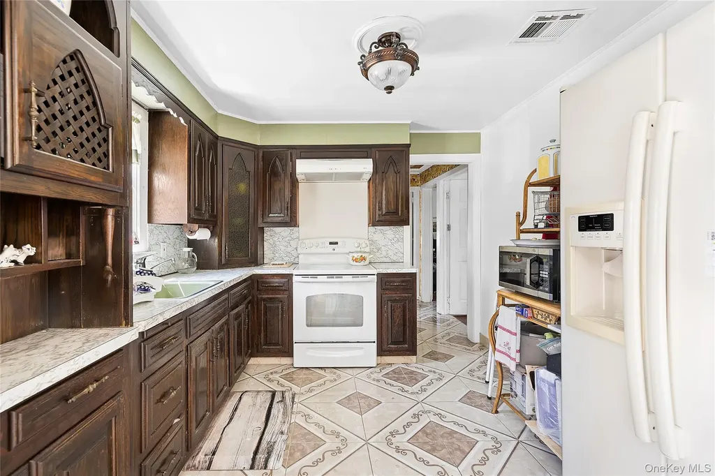 140 Poplar Street Central Islip NY 11722