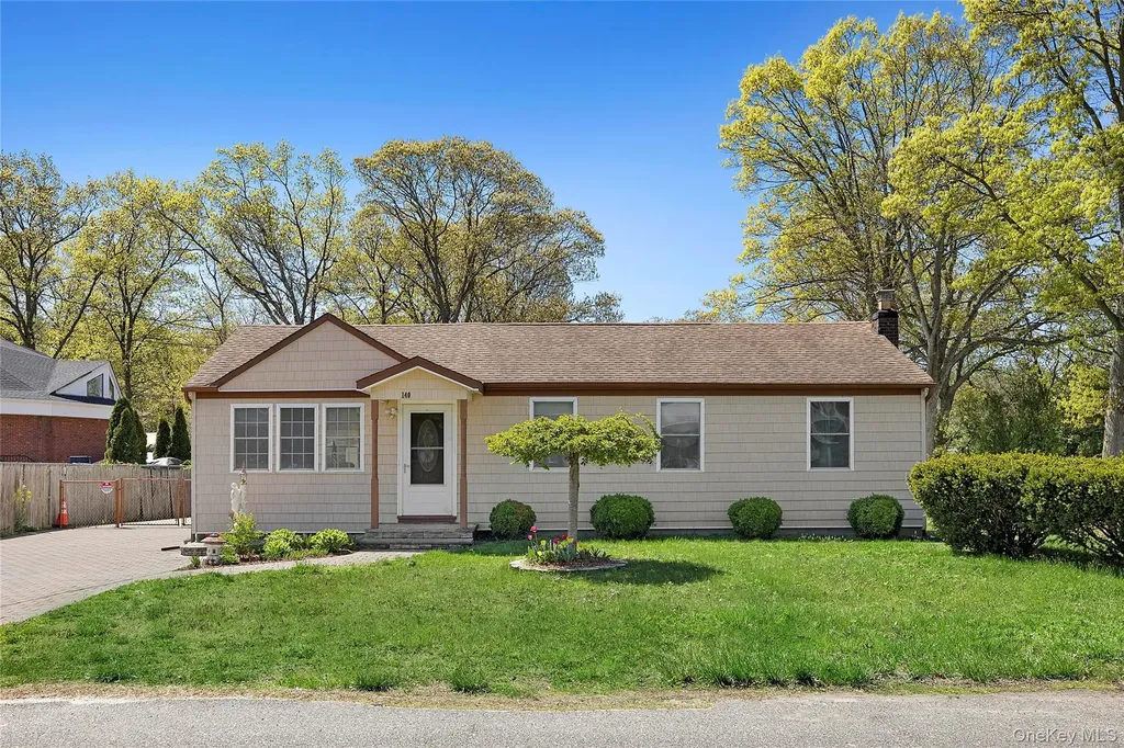 140 Poplar Street Central Islip NY 11722