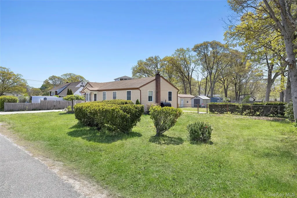 140 Poplar Street Central Islip NY 11722