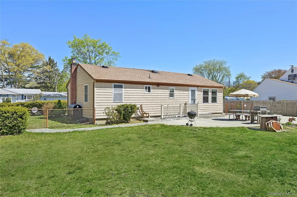 140 Poplar Street Central Islip NY 11722
