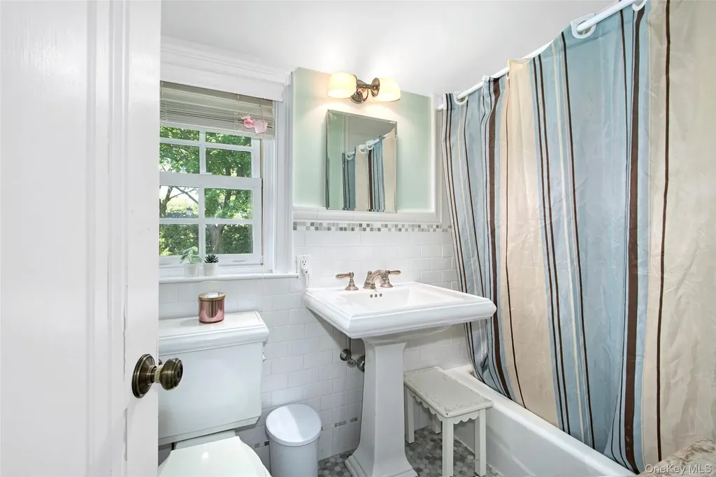71 Heatherbloom Road White Plains NY 10605