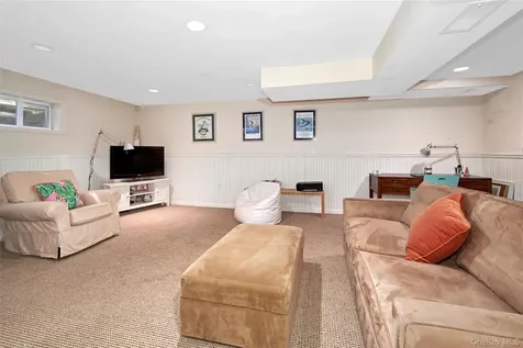 71 Heatherbloom Road White Plains NY 10605