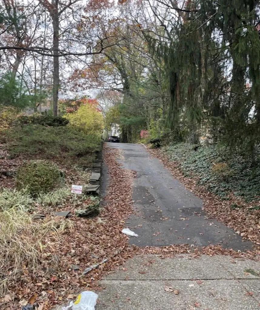 12 Talisman Drive Dix Hills NY 11746