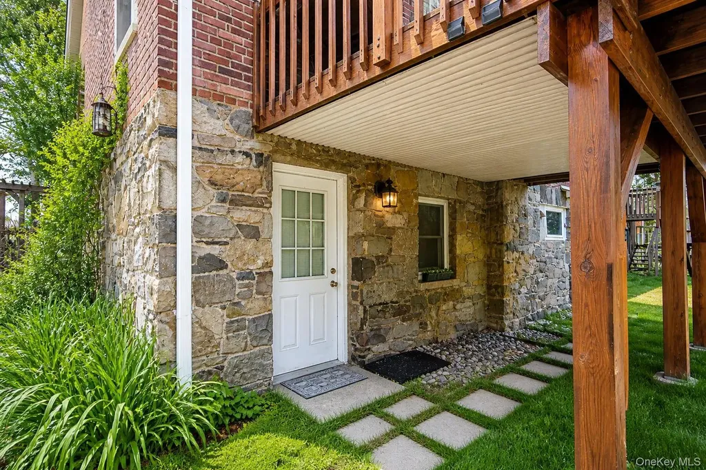 30 Dimiceli Street New Windsor NY 12553