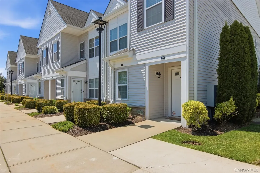 13 Spring Drive Seaford NY 11783