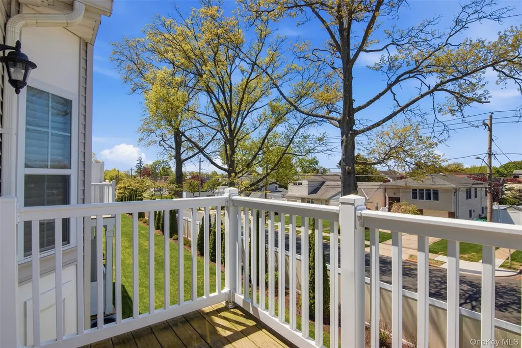 13 Spring Drive Seaford NY 11783