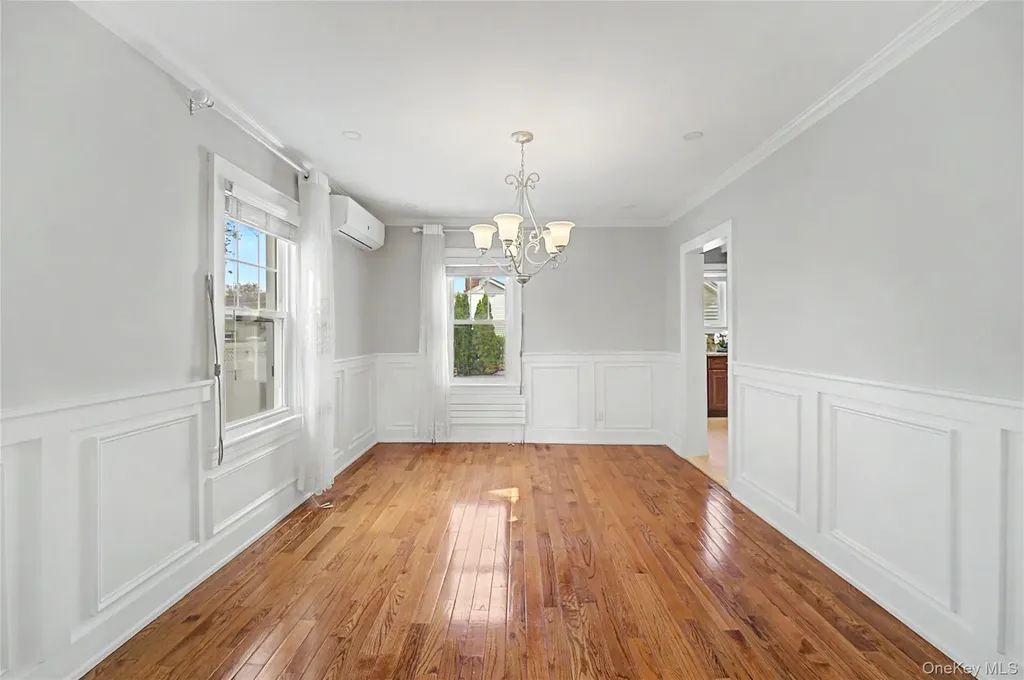 282 Houston Avenue Mineola NY 11501