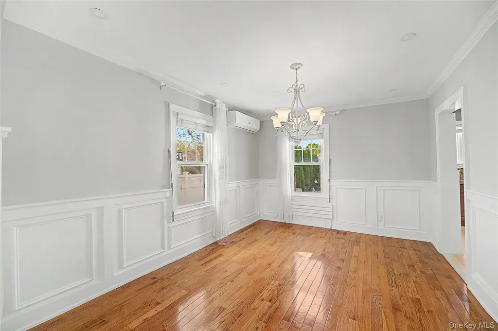 282 Houston Avenue Mineola NY 11501
