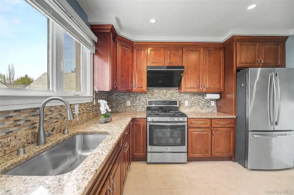 282 Houston Avenue Mineola NY 11501