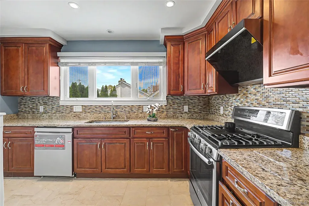 282 Houston Avenue Mineola NY 11501