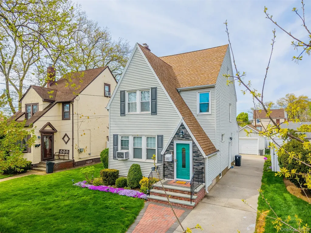 282 Houston Avenue Mineola NY 11501