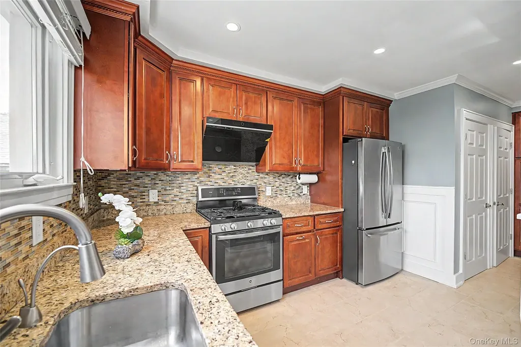 282 Houston Avenue Mineola NY 11501