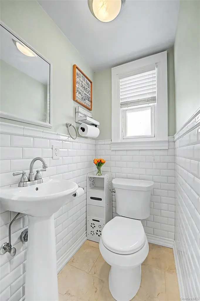 282 Houston Avenue Mineola NY 11501