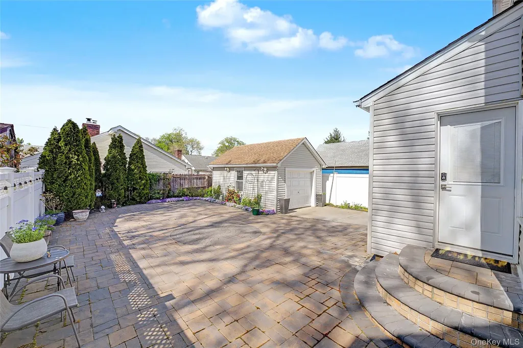 282 Houston Avenue Mineola NY 11501