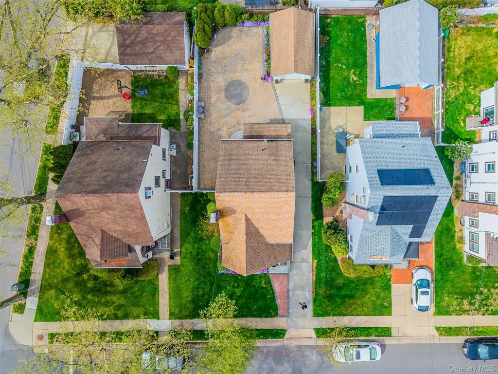 282 Houston Avenue Mineola NY 11501