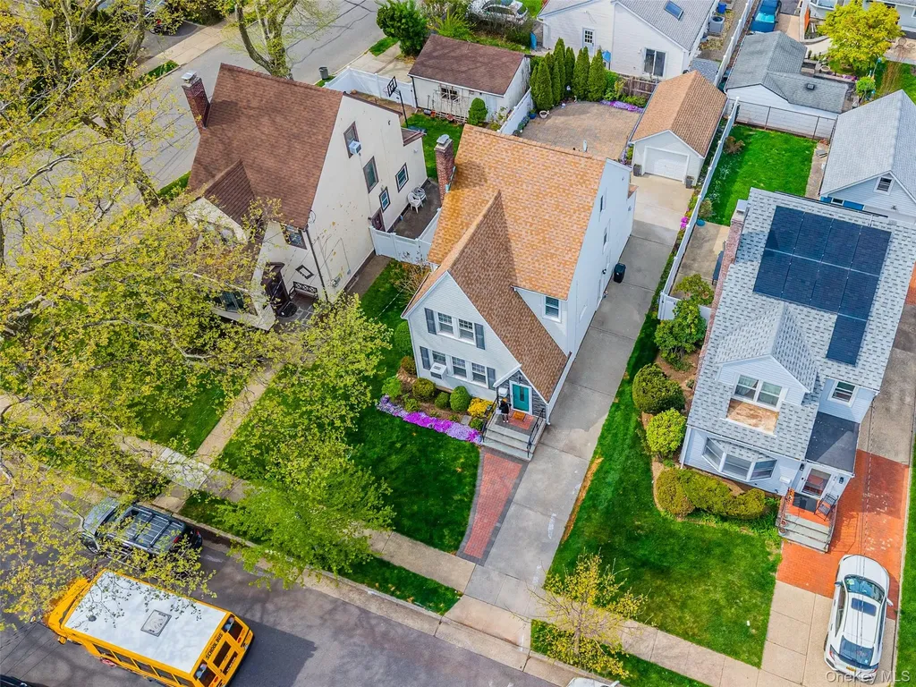 282 Houston Avenue Mineola NY 11501