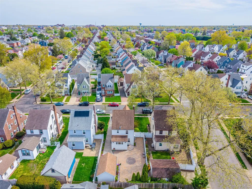 282 Houston Avenue Mineola NY 11501