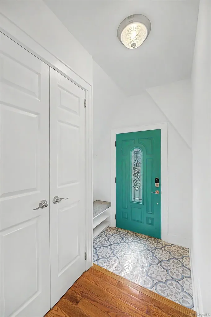 282 Houston Avenue Mineola NY 11501