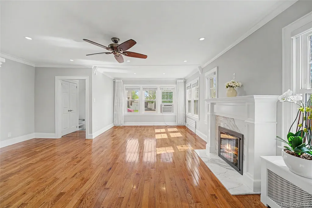 282 Houston Avenue Mineola NY 11501