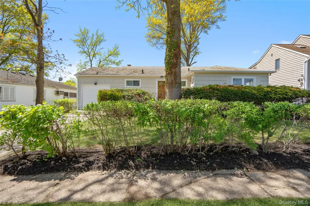 4 Hope Drive Plainview NY 11803