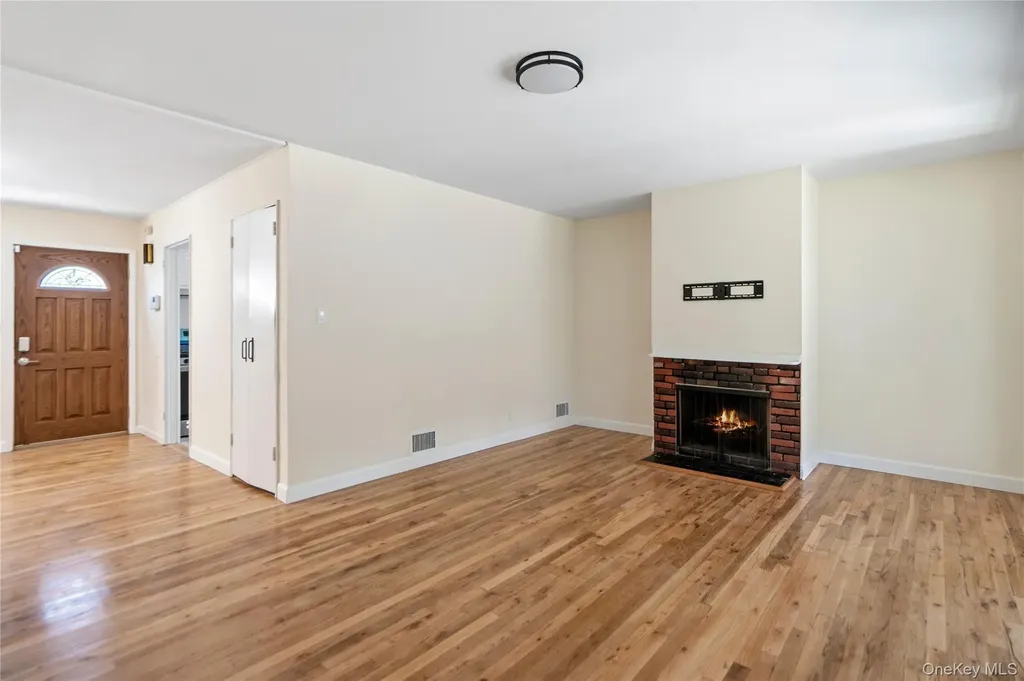 4 Hope Drive Plainview NY 11803