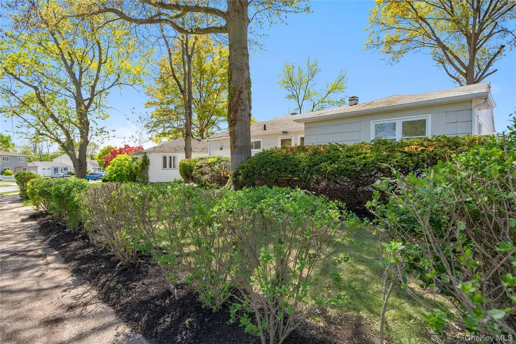 4 Hope Drive Plainview NY 11803