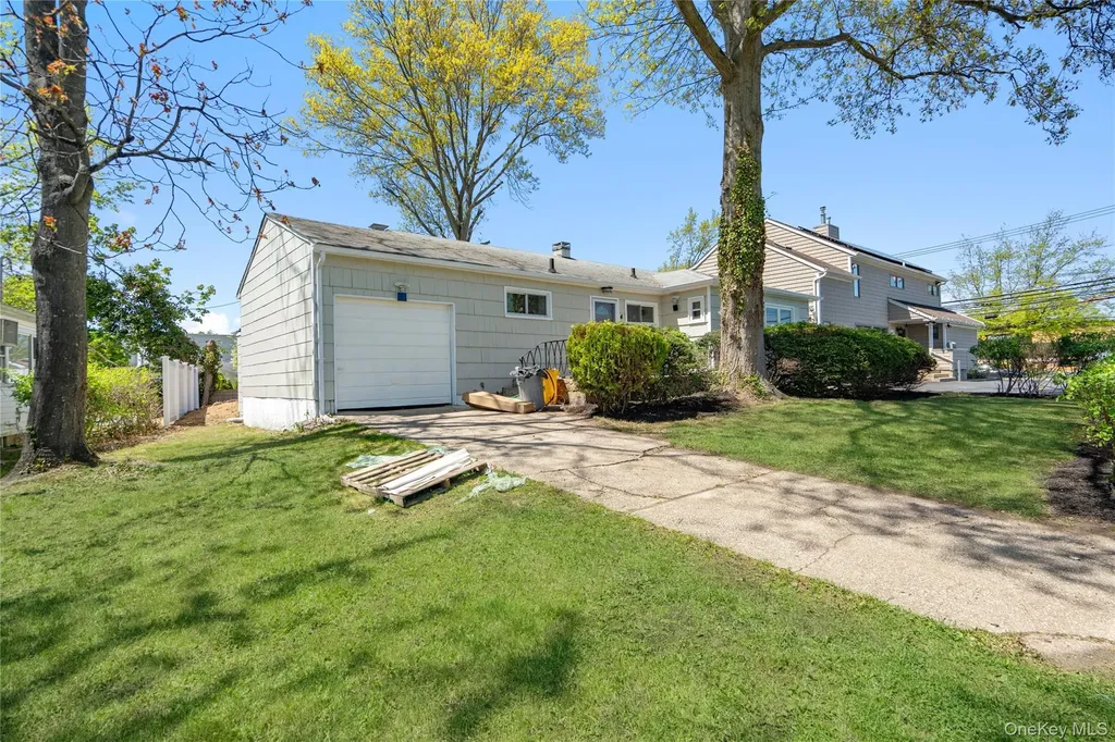4 Hope Drive Plainview NY 11803