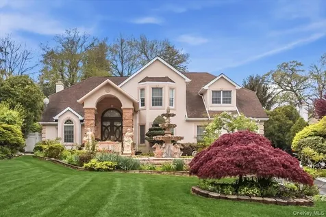 21 Chauncey Place Woodbury NY 11797