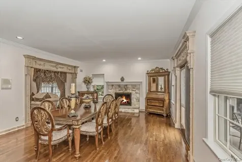 21 Chauncey Place Woodbury NY 11797