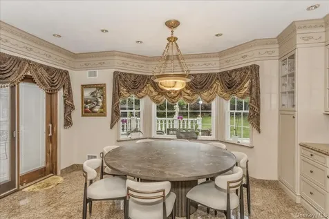 21 Chauncey Place Woodbury NY 11797