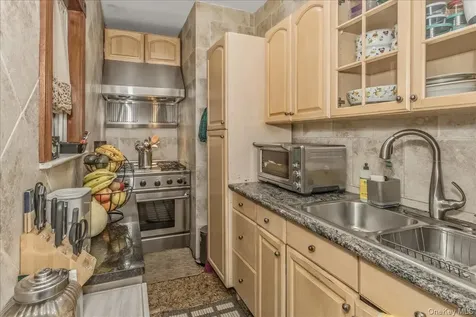 21 Chauncey Place Woodbury NY 11797